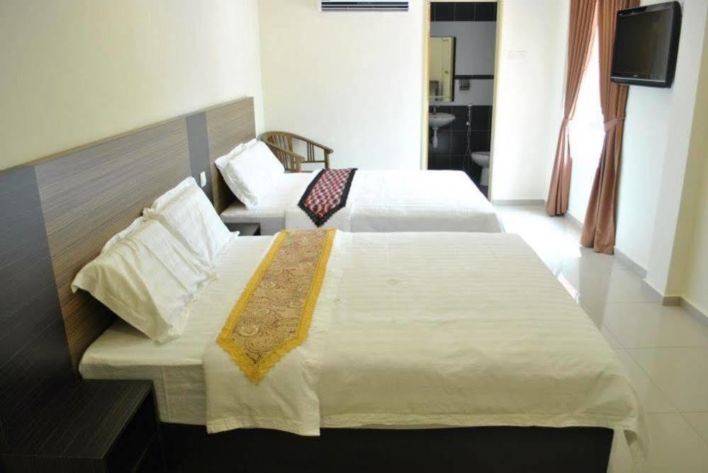 Hotel 18 Carat Малакка Экстерьер фото