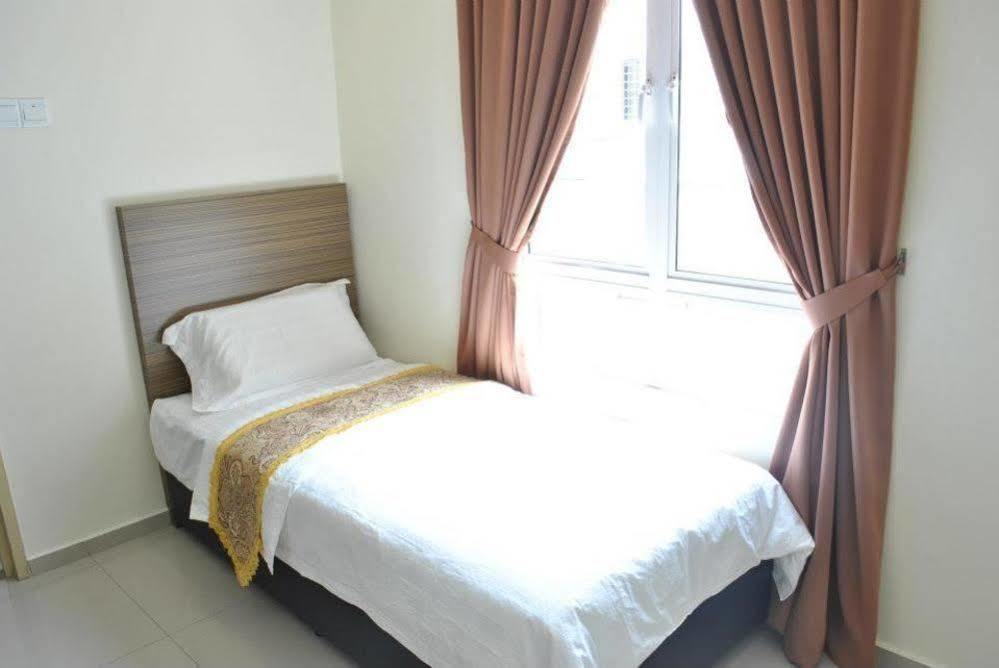 Hotel 18 Carat Малакка Экстерьер фото